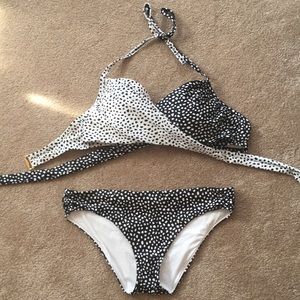 Like New Victoria's Secret 34DD Large Black Bikini